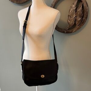Vintage Coach Black City 9690 with Gold Turnlock closure  Shoulder Bag